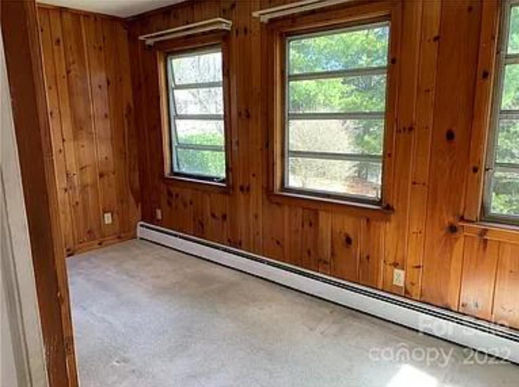 Before: Modern Study Room Transformation – Minimalist Workspace